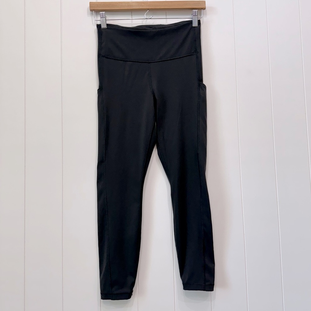 Athleta Ultimate Capri Stash Pocket 7/8 Leggings Size Small Black Gym Yoga